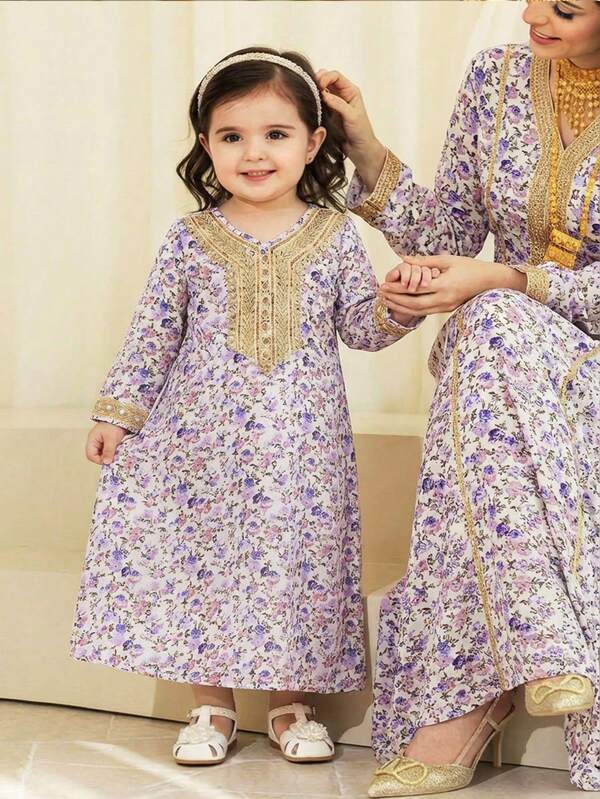  SHEIN Baby Girl's Elegant And Adorable Loose-Fitting Printed Long-Sleeved Dress, A Mother-And-Child Arabian Dress, Arabian Robe, Resort Style. This Elegant And Adorable Loose-Fitting Long-Sleeved Baby Girl Dress Features A Resort-Inspired Design, Adorned With Prints, Gold Ribbons, And Charming Middle Eastern Patterns. It's An Elegant, Glamorous, And Lovely Robe-Style Dress Suitable For Various Indoor And Outdoor Occasions.Mommy And Me Matching Outfits( 2 Pieces Are Sold Separately)