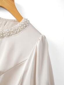 GlowEve CURVE 大码香槟色圆领珍珠缎带腰身A字连衣裙，适合通勤、派对、情人节约会、婚礼、教师节、优雅度假及各种场合。 - 香檳色 - 查看 4