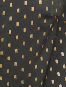 Nöista 这款饰有金色点缀的别致上衣采用挂脖领口和钥匙孔前襟设计，打造大胆而精致的造型。无论是女士生日派对、优雅庆典，还是春假夜晚的优雅出行，它都是女士春假系列中的亮点之选。 - 咖啡棕 - 查看 6