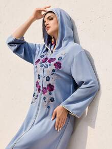 Al Najma 保守休闲花卉刺绣连帽土耳其长款连衣裙，阿拉伯长袍 - 藍色 - 查看 3