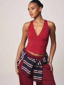 MISSGUIDED Áo tank top không tay dáng ôm, cổ chữ V sâu, thiết kế vạt chéo, thích hợp cho hoạt động thể thao, tập luyện. - Đỏ - Xem 1