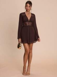 SHEIN BAE 棕色V领蕾丝拼接性感迷你连衣裙，纯色休闲连衣裙，度假连衣裙，毕业/返校连衣裙，伴娘礼服，情人节连衣裙 - 棕色 - 查看 4