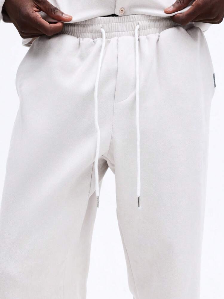 Conjunto de camisa abotonada y pantalones holgados