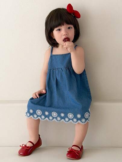 Vestido vaquero para niñas, azul desgastado, peto casual de corte holgado con dobladillo deshilachado y diseño de dientes de perro bordado, hecho de denim de algodón suave, un imprescindible de moda para niñas, adecuado para primavera/otoño, atuendo casual, OOTD, salida, fiesta, nueva llegada para otoño