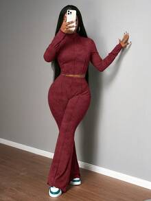 Slaydiva Bộ đồ nữ mùa thu đông 2025 kiểu dáng mới, cơ bản, đa năng, màu xanh quân đội với họa tiết bông tuyết gợn sóng, gồm áo thun ôm dáng xếp ly và quần ống loe cạp cao, phù hợp cho đi học, Halloween, lễ hội âm nhạc, đi chơi, ăn trưa, dự tiệc, Giáng sinh và dạo chơi hàng ngày. - Đỏ - Xem 7