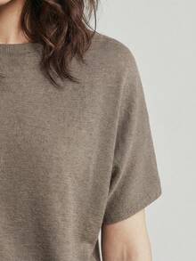 Ontre 2026春夏女士柔软宽松羊毛混纺短袖毛衣，适合都市通勤、商务休闲、度假、婚礼宾客、派对等优雅场合穿着。 - 駝色 - 查看 6