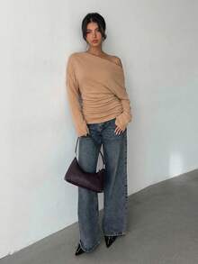 Aloruh 休闲通勤纯色斜肩褶皱针织上衣 - 卡其色 - 查看 5