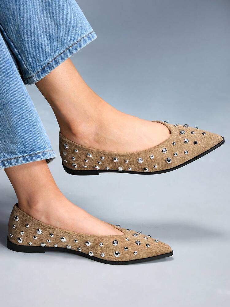 CUCCOO GRLICON Zapatos planos casuales versátiles, cómodos y con decoración de remaches puntiagudos - Caqui - Ver 6