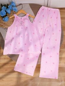 SHEIN 女童粉色条纹蝴蝶结纹理泡泡褶皱面料度假韩版休闲露背白色流苏上衣和裤子套装 - 粉色 - 查看 2