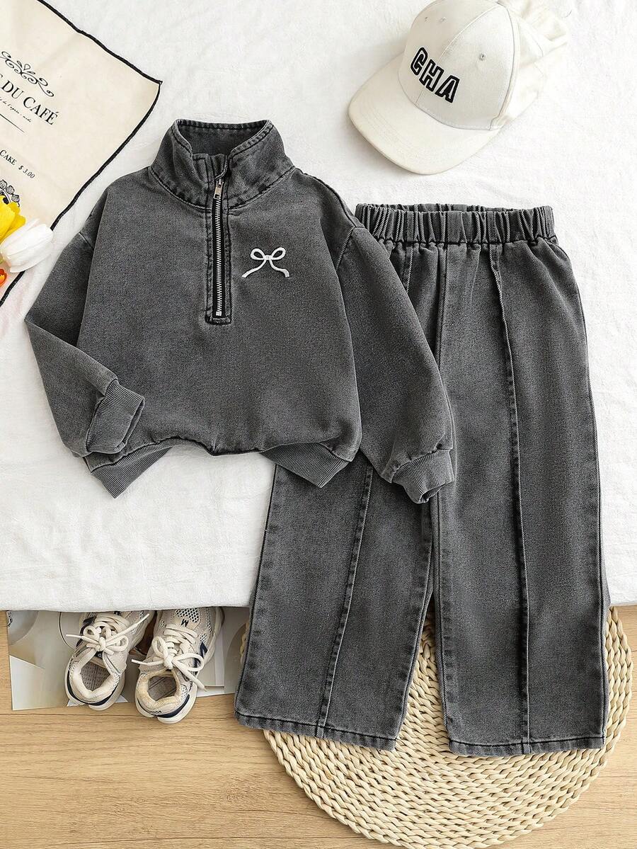 New Arrival Young Girls Denim Two Pieces Outfit, Suitable For Casual Outings, School, Commute, Party, Home, Vacation, Holidays In Autumn/Winter. Spring New Young Girls Black Distressed Washed Casual Loose Cute English Embroidery Zip-Up Denim Sweatshirt Top @ Casual Loose Embroidered Wide-Leg Denim Pants Set, Simple Fashionable Versatile Toddler Track Suit With High Neck And Zipper Kids Two Piece Set Kids Denim Sets - Grey - View 1