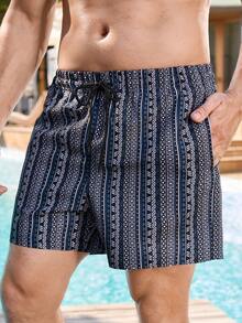 Zalmeno Quần short đi biển nam in họa tiết toàn thân, túi xéo, dây rút eo, trang phục nghỉ dưỡng nam, quần bơi nam, quần bơi dài nam, đồ đi biển Hy Lạp, đồ bơi nam, quần bơi nam, quần bơi họa tiết, quần bơi nam. - màu đen - Xem 5