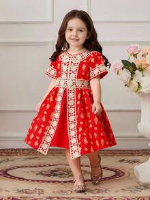 SHEIN Một chiếc đầm in họa tiết màu đỏ trang nhã và tối giản dành cho bé gái, điểm nhấn là dải ruy băng viền vàng, trang phục truyền thống phù hợp cho các lễ hội, tiệc tùng và mặc hàng ngày. - Đỏ - Xem 8