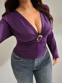 Auralis 优雅深V领长袖褶皱修身T恤，李子紫色金属扣装饰，适合通勤、办公穿着，大码紫色修身款，可单穿、叠穿或作为内搭/V领设计，性感约会必备，70年代复古风。 - 紫色 - 查看 2