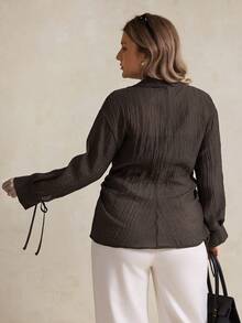 Elegantrix 大码女士休闲透视纹理V领收腰衬衫，适合春夏度假穿着 - 棕色 - 查看 2