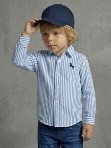 SHEIN Casuvi Kids 1套年轻男孩休闲蓝白条纹Polo领衬衫搭配深蓝色阔腿牛仔裤（开衩袖口设计），常规厚度，日常穿着，春秋季