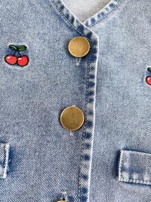 SHEIN Vintaside Kids Regata Casual Solta Lavada em Azul Claro para Meninas Jovens, Design Fofo de Pêssego; Combinada com Saia Denim Plissada de Cintura Elástica. Feita de Denim de Algodão Macio e Leve, Um Item Essencial para Meninas da Moda, Adequado para Uso na Primavera/Verão, Casual, OOTD, Passeio, Festa. Novo Lançamento para o Outono de 2025 - Lavagem Média - Visão 9