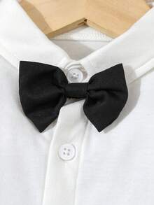 SHEIN 三件套男婴正式绅士风套装，包括长袖白衬衫（带蝴蝶结）、双排扣马甲和长裤，适合生日派对、晚宴、婚礼、比赛表演、周岁生日、洗礼等正式场合，时尚优雅的幼儿婚礼服饰。