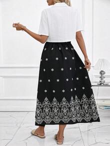 SHEIN Clasi Bộ đồ hai mảnh gồm áo hai dây in họa tiết toàn thân và áo khoác tay ngắn cài cúc phía trước dành cho nữ, thích hợp cho ngày Valentine, kỳ nghỉ hoặc mặc thường ngày. - Đen và trắng - Xem 5