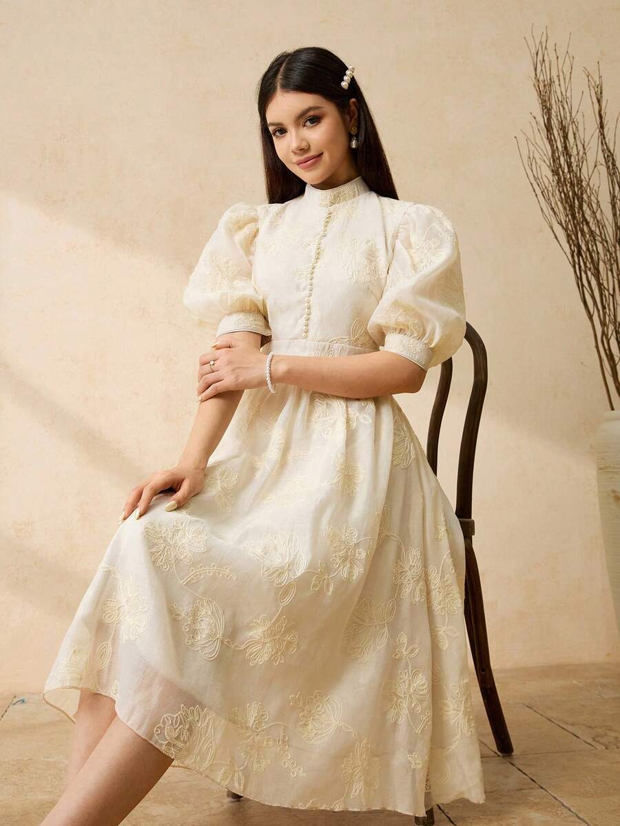 优雅蕾丝刺绣立领泡泡袖中长连衣裙，适合婚礼、舞会、生日派对、宴会等场合。 - 杏色 - 查看 1