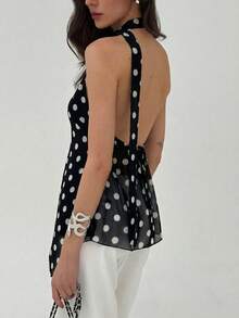 Aloruh 这款女士时尚优雅的波点印花背心，是度假的完美之选。它采用不对称下摆设计，性感时尚的露背款式，以及经典的黑色波点图案。这是一款性感的度假上衣。波点上衣/波点衬衫/围巾上衣 - 黑與白 - 查看 4