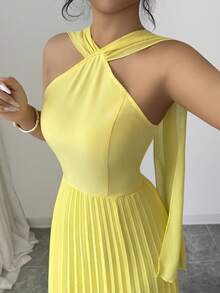 Selianne New Summer Vacation Dress, Halter Neck Sleeveless Flowy Tie Waist A-Line Dress, Pleated Dress, Pale Yellow Dress, Women's Wedding Guest Dress, Suitable For Vacation, Wedding Season, Valentine's Day, Gathering, Party - Light Yellow - View 3