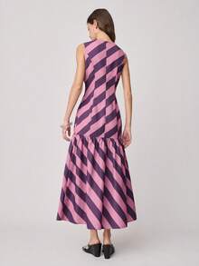 Nöista 无袖紫色条纹连衣裙，高圆领，流畅现代的廓形，斜裁拼接，蓬松中长裙摆，侧拉链。适合春季、夏季和度假穿着。