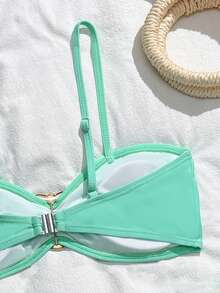 SHEIN 少女比基尼套装：这款时尚的浅绿色泳装套装包含一件网纱针织无肩带上衣、一条肩带和一条网纱裙。这套三件式泳衣包括一条金属无肩带上衣、一条三角裤和一条网纱裙。它时尚、休闲、优雅、淑女。适合游泳、夏季度假、夏季海滩、海边泳池和夏季派对。少女泳装 绿色简约比基尼套装 女孩沙滩套装 - 薄荷綠 - 查看 6