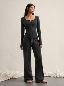 Easelle Conjunto informal de blusa de manga larga con botones y media abertura en unicolor, y pantalones de pierna ancha con cintura con cordón - Negro - Ver 4