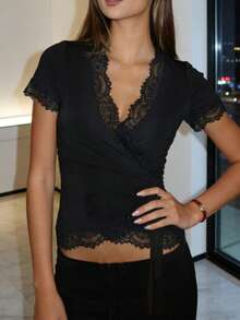 SHEIN Clasi 女士交叉系带修身上衣，优雅女士上衣，蕾丝拼接T恤 - 黑色 - 查看 3