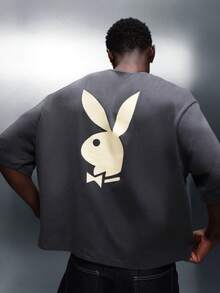 PLAYBOY X SUMWON 撞色兔子标志短袖圆领T恤，正面印有品牌文字，常规版型，休闲街头风。 - 深灰色 - 查看 1