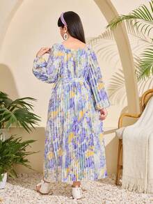 一件女童中东图案长袖轻薄连衣裙，包含传统印花、飘逸裙摆和配套细节，适合所有季节和场合。 - 彩色 - 查看 7