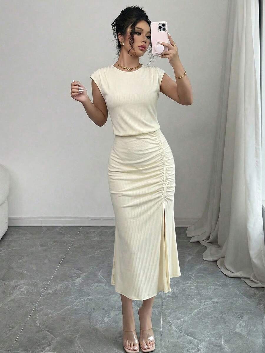 GlowEve Đầm ôm sát không tay cổ tròn, thắt eo, thanh lịch và lãng mạn, được làm từ chất liệu cao cấp. - Màu be - Xem 1