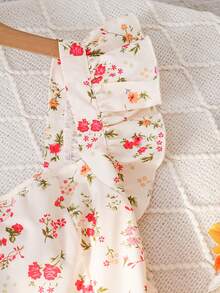 SHEIN Vestido informal para niña preadolescente con cuello cuadrado, volantes en el bajo y estampado floral diminuto - Amarillo - Ver 7