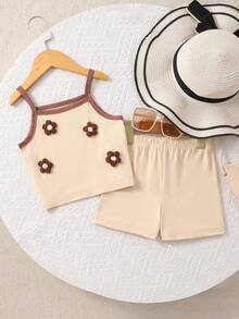 SHEIN Genkimix Kids 女童舒适可爱碎花吊带背心和短裤两件套，米色、卡其色、黄色可选，两件套幼儿女童夏季服装套装，碎花套装，夏季童装 - 卡其色 - 查看 1