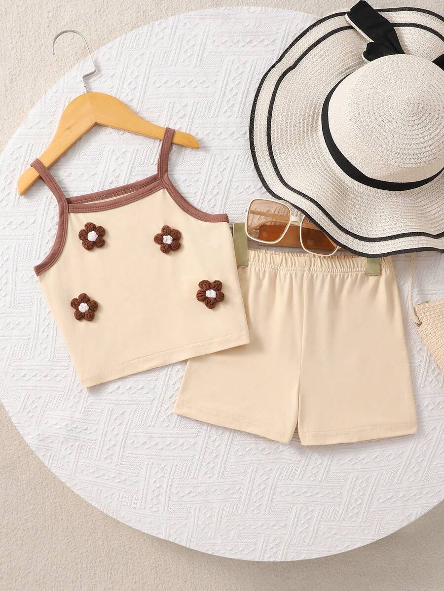 SHEIN Genkimix Kids 女童舒适可爱碎花吊带背心和短裤两件套，米色、卡其色、黄色可选，两件套幼儿女童夏季服装套装，碎花套装，夏季童装 - 卡其色 - 查看 1