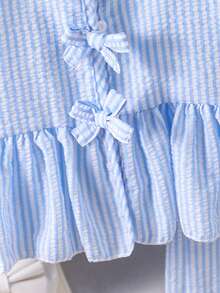 SHEIN Genkimix Kids 2 件套女童休闲套装 - 条纹蝴蝶结装饰荷叶边下摆吊带背心和裤子 - 彩色 - 查看 4