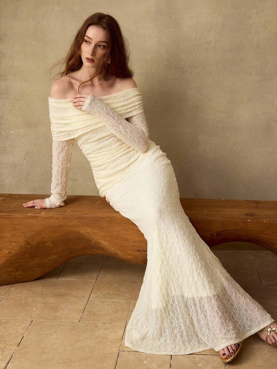 MOTF PREMIUM 女士弹力针织提花露肩褶皱优雅约会连衣裙 - 米色 - 查看 1