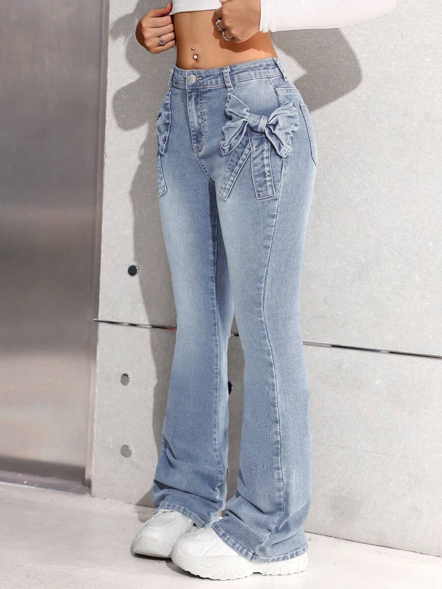 SHEIN 复古蓝色牛仔蝴蝶口袋修身喇叭裤,适合少女穿着 - 淺色水洗藍 - 查看 1