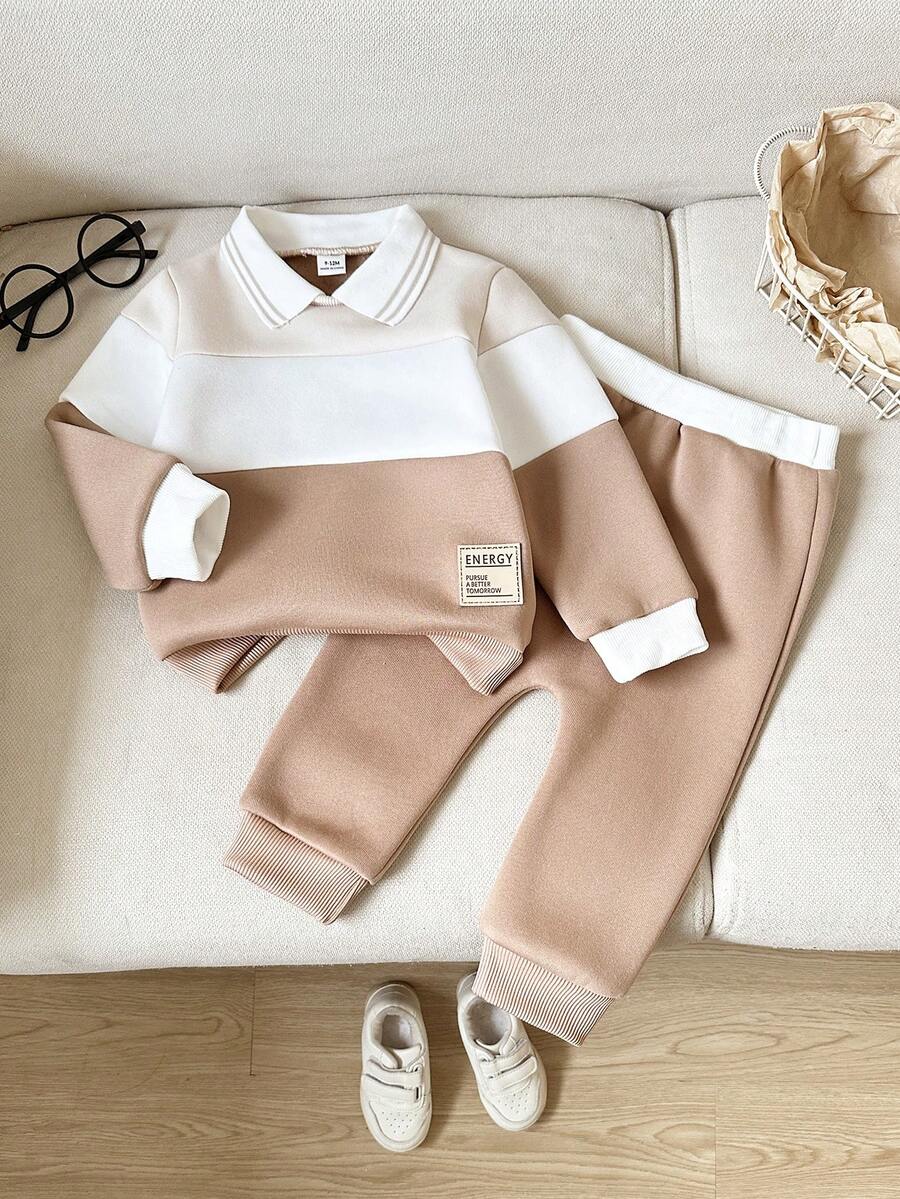 SHEIN 男婴休闲撞色字母刺绣 Polo 领卫衣和运动裤套装，学院风，可爱时尚，适合宝宝秋冬季外出、拍照、聚会等场合穿着。 - 卡其色 - 查看 1