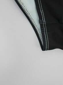 Manfinity Swimmode Quần bơi nam kiểu tam giác phối màu tương phản, in chữ, gợi cảm, bikini dành cho nam giới. - màu đen - Xem 5
