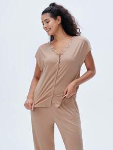 LUVLETTE 夏季超柔软天丝™莫代尔蕾丝优雅拼接纽扣透气睡衣套装，女士家居服套装，女士内衣 - 卡其色 - 查看 6