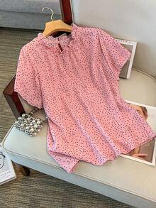 GlowEve CURVE 大码女式休闲畅销黑白波点短袖荷叶边领户外上衣，褶裥下摆圆领优雅百搭显瘦浪漫度假衬衫，春夏款 - 粉色 - 查看 4
