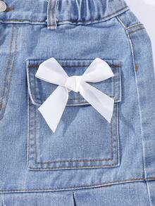 少女牛仔裙，可爱甜美休闲时尚推荐！经典水洗蓝牛仔面料，前口袋+蝴蝶结装饰，可爱活泼；松紧腰带+仿链条设计，方便穿脱；褶裥裙摆修饰腿型；适合日常出行、校园休闲、周末旅行、返校季、假期等各种场合。让您的孩子每天都充满时尚活力！ - 淺色水洗藍 - 查看 5