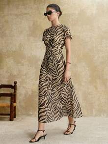 Ontre 女士春夏连衣裙，女士舒适休闲装，女装，优雅都市风，印花连衣裙，斑马纹，短袖，圆领，女士长裙，商务休闲，喇叭裙，春夏服装，2025新款