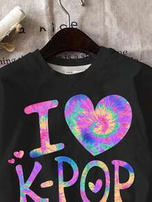 SHEIN 我❤K-Pop，我爱韩国流行音乐，这款充满活力的紫色扎染爱心图案印花套装，韩式风格，适合年轻女孩的休闲简约短袖短裤两件套，适合夏季穿着，可爱的夏季外出装，夏季儿童单品，夏季外出装备，韩式风格，返校季，舒适时尚的儿童服装，春夏外出装，休闲服饰，婴幼儿印花上衣，夏季新款，春夏时尚 - 彩色 - 查看 5