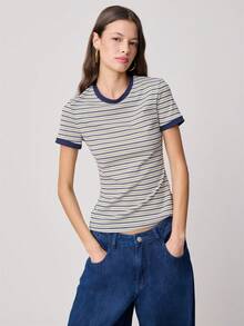 Nöista Fitted Striped Short-Sleeve T-Shirt, A Timeless And Versatile Wardrobe Staple With A Clean Silhouette. Easy To Style And Layer, Perfect For Everyday Wear, Casual Spring And Effortless Summer Looks. - Green - View 4