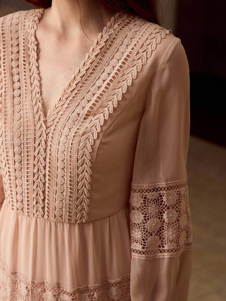 WOMEN'S ELEGANT ROMANTIC LACE PATCHWORK DRESS, SUITABLE FOR SPRING/SUMMER DATES