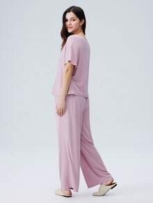 LUVLETTE 夏季粉色柔軟 TENCEL™ 莫代爾基礎款 T-shirt 與長褲居家服套裝，透氣休閒睡衣女款，附口袋，可當外穿，新娘內衣圖案款 - 淺粉色 - 查看 3