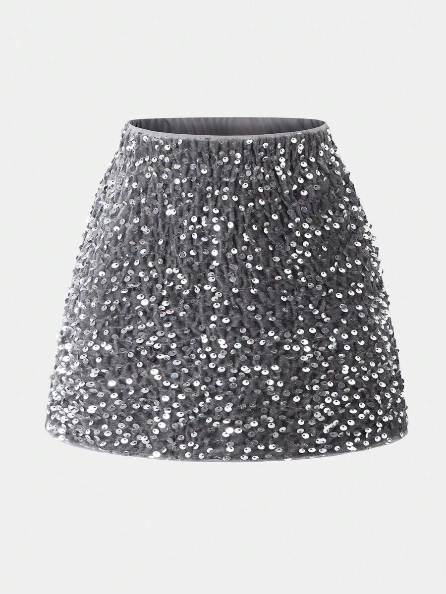Sparklyn Chân váy sequin màu xám cho bé gái. Chiếc chân váy sequin màu xám này có tông màu xám cổ điển với những hạt sequin lấp lánh, mang đến vẻ ngoài thời trang và thanh lịch. Những chi tiết sequin tinh tế tạo thêm nét sang trọng, giúp bé gái tự tin tỏa sáng trong các bữa tiệc hay trong cuộc sống hàng ngày. Đây là một món đồ đa năng cho mùa xuân, hè và thu, dễ dàng phối cùng áo phông, áo sơ mi hoặc áo len để tạo nên phong cách quyến rũ. Chân váy sequin, chân váy lấp lánh, chân váy màu bạc. - Xám - Xem 1