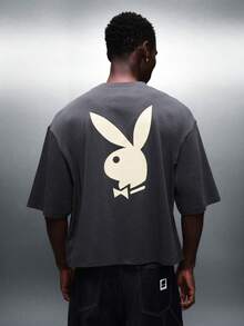 PLAYBOY X SUMWON 撞色兔子标志短袖圆领T恤，正面印有品牌文字，常规版型，休闲街头风。 - 深灰色 - 查看 5